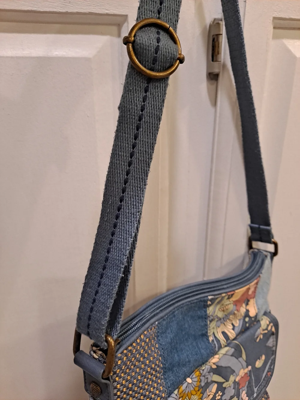 Sakroots Artist Circle Blue Floral Patchwork Cotton Crossbody Multicolor Accents - Picture 7 of 16